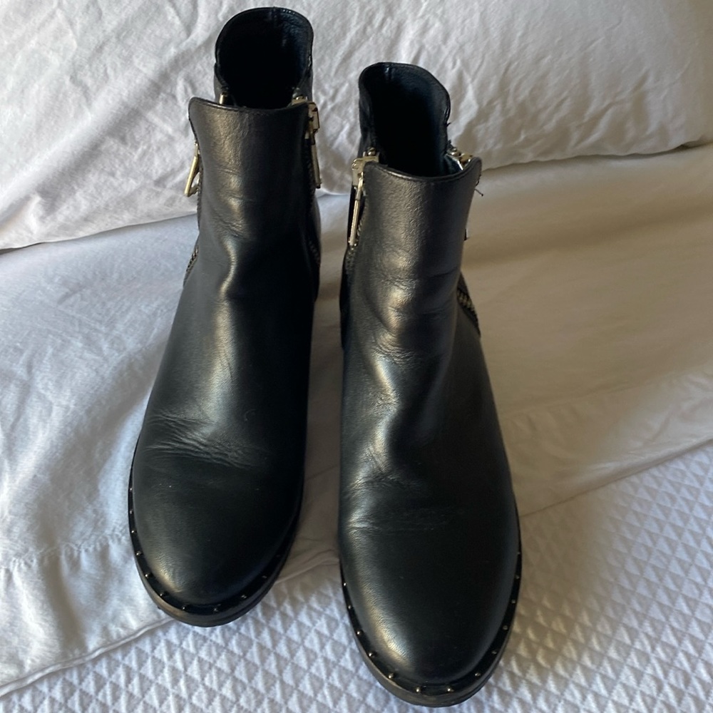 Steve Madden black booties